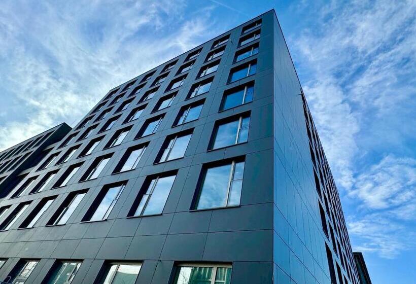 هتل The Base Munich