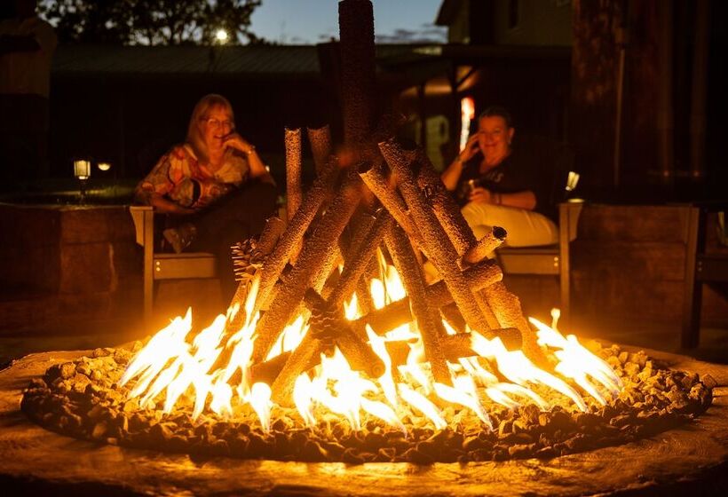 فندق The Lakehouse Inn At Sledd Creek