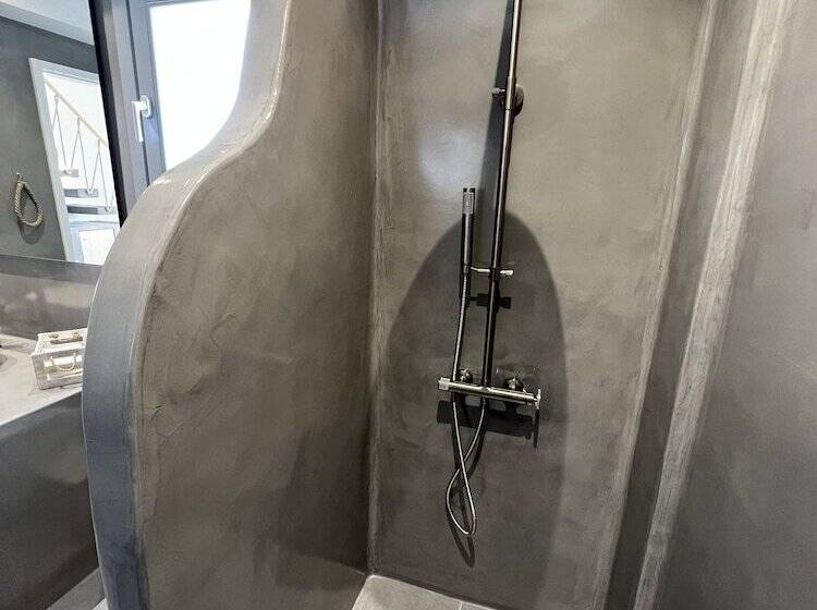 Отель The Vine Suites