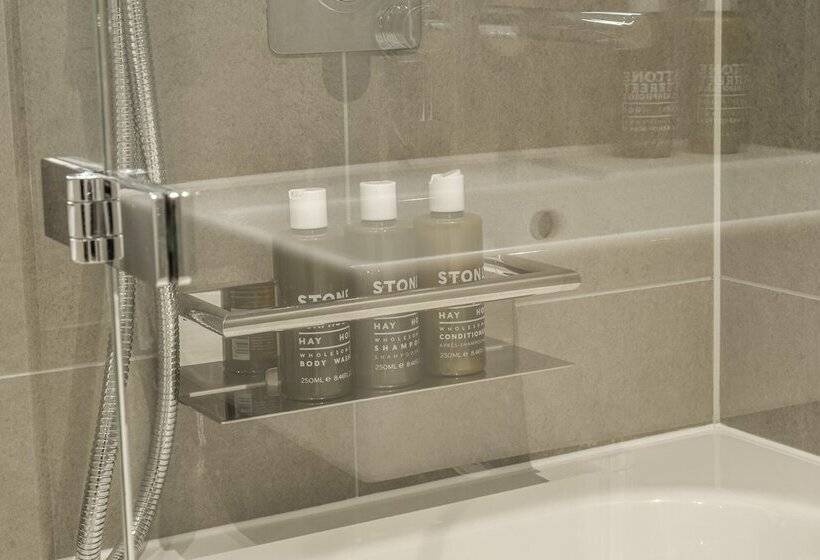 Отель Urban Rest Battersea Apartments