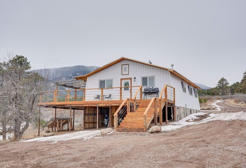 Idyllic Rye Cabin: Deck W/ Mountain Views!