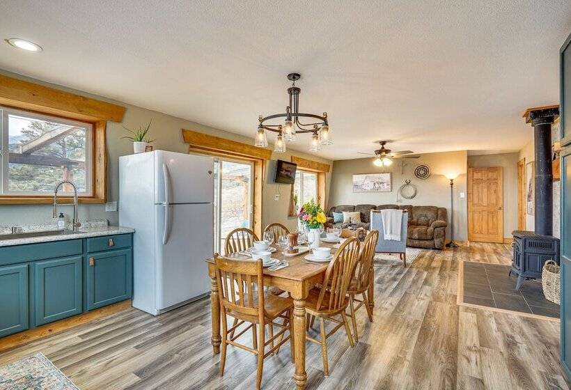 Idyllic Rye Cabin: Deck W/ Mountain Views!