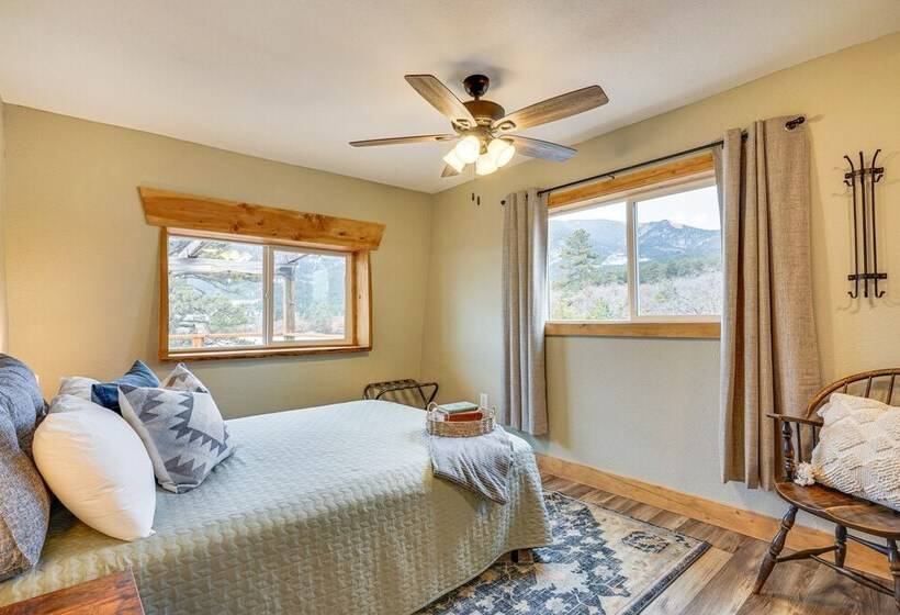 Idyllic Rye Cabin: Deck W/ Mountain Views!