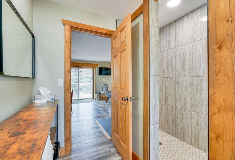 Idyllic Rye Cabin: Deck W/ Mountain Views!