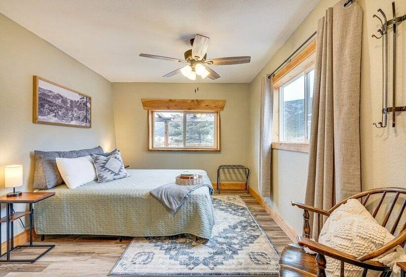 Idyllic Rye Cabin: Deck W/ Mountain Views!