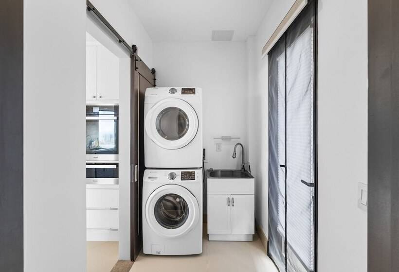 Kbm Resorts: Skyridge 5 Bed/4.5 Bath With Sweeping Ocean And Waikiki City Views