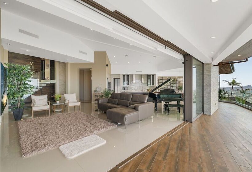 Kbm Resorts: Skyridge 5 Bed/4.5 Bath With Sweeping Ocean And Waikiki City Views