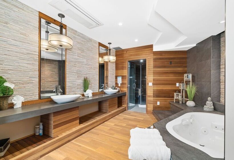 Kbm Resorts: Skyridge 5 Bed/4.5 Bath With Sweeping Ocean And Waikiki City Views