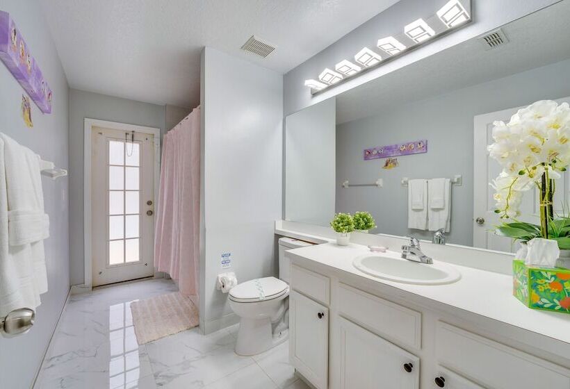 Kissimmee Oasis W/ Pool & Grill: 8 Mi To Disney!