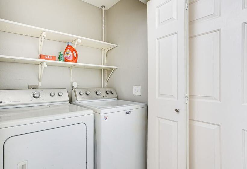 Leon Valley Home Near Seaworld & Aquarium!