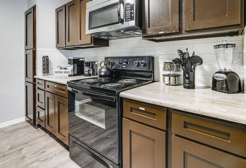 Leon Valley Home Near Seaworld & Aquarium!