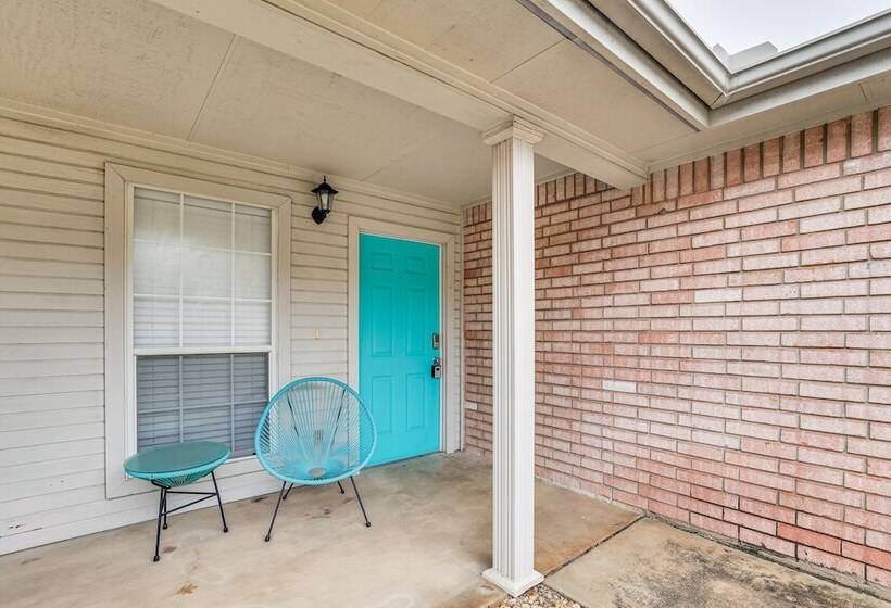 Leon Valley Home Near Seaworld & Aquarium!