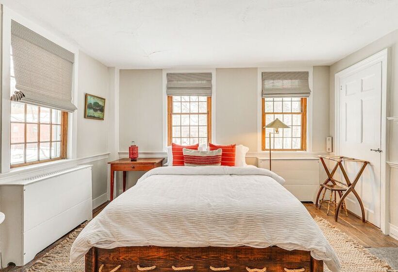 Litchfield County Historic Estate: 10 Acres + Pool