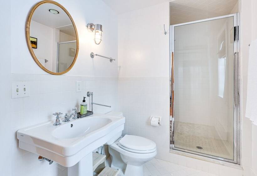 Litchfield County Historic Estate: 10 Acres + Pool