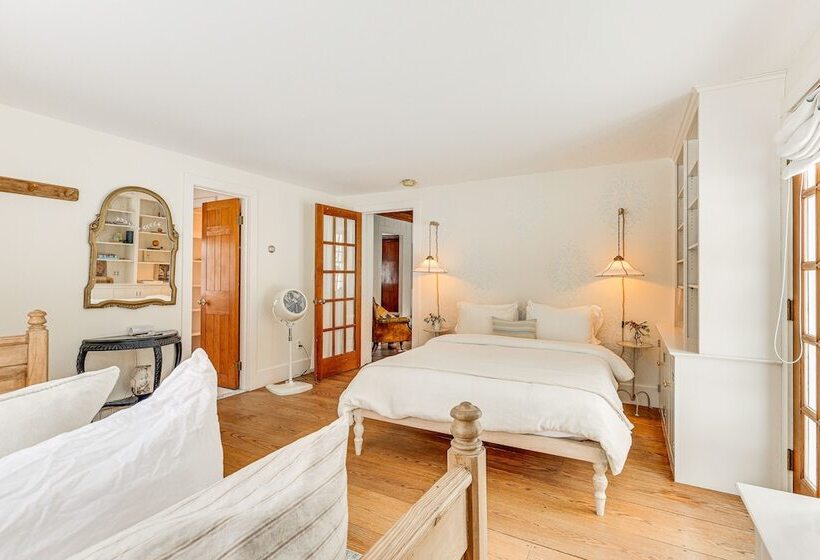 Litchfield County Historic Estate: 10 Acres + Pool