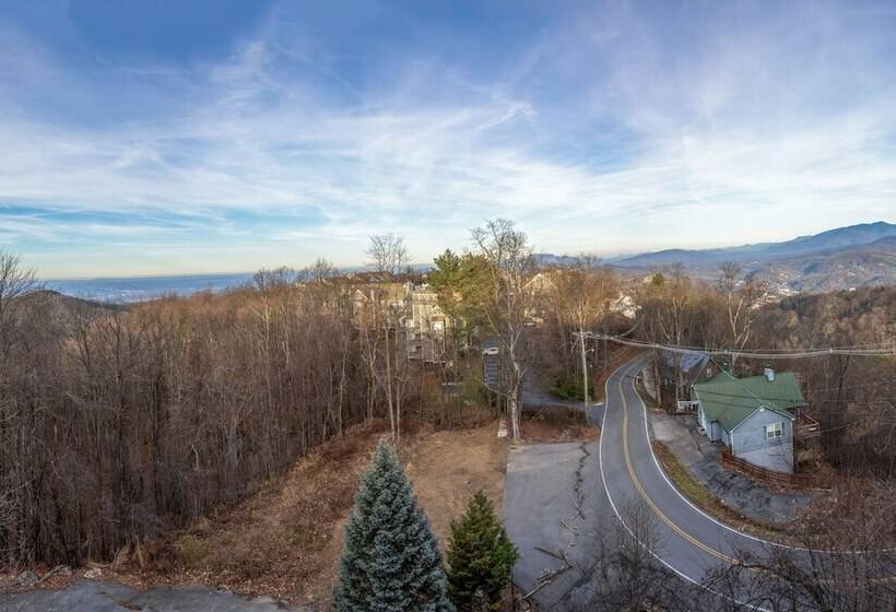 Little Cub Retreat   Private Hot Tub & Indoor Pool