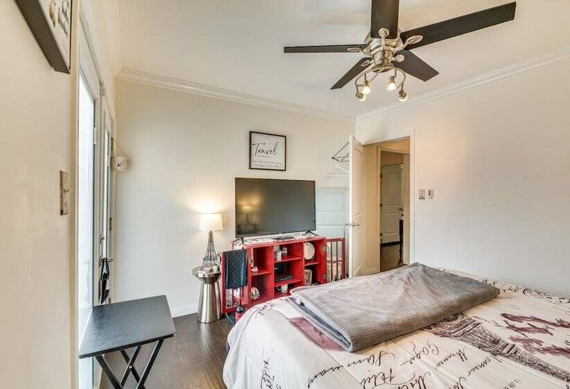 Lovely Los Angeles Getaway: Patio, Near Beaches!