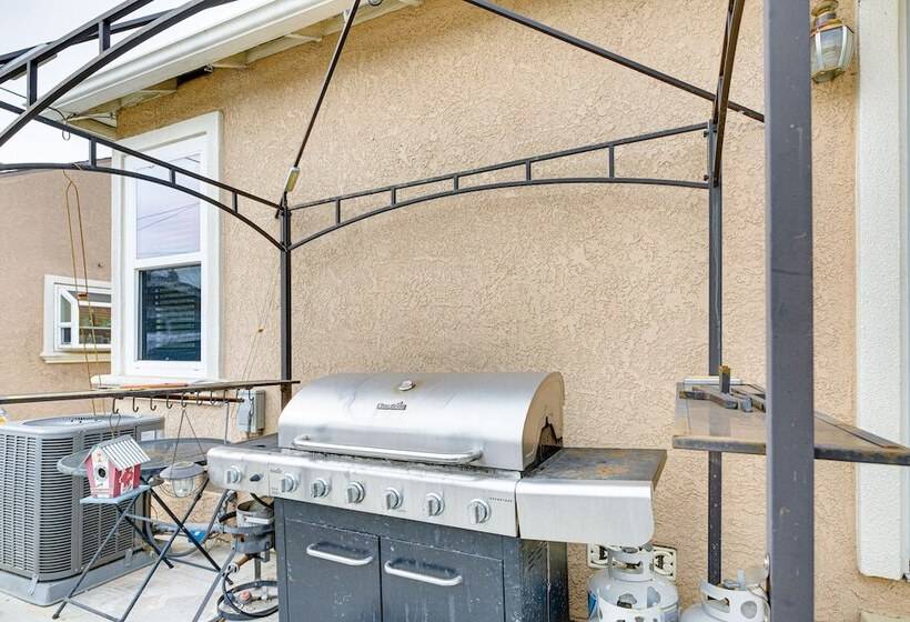 Lovely Los Angeles Getaway: Patio, Near Beaches!