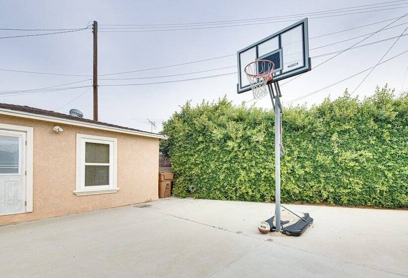 Lovely Los Angeles Getaway: Patio, Near Beaches!