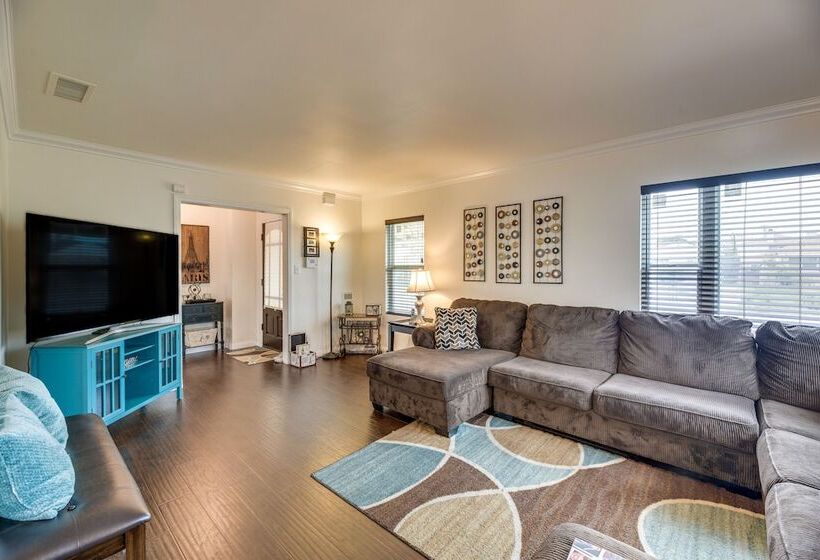 Lovely Los Angeles Getaway: Patio, Near Beaches!