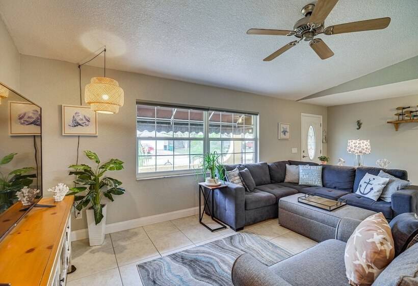 Lovely Merritt Island Home W/ Kayak + Fire Pit!