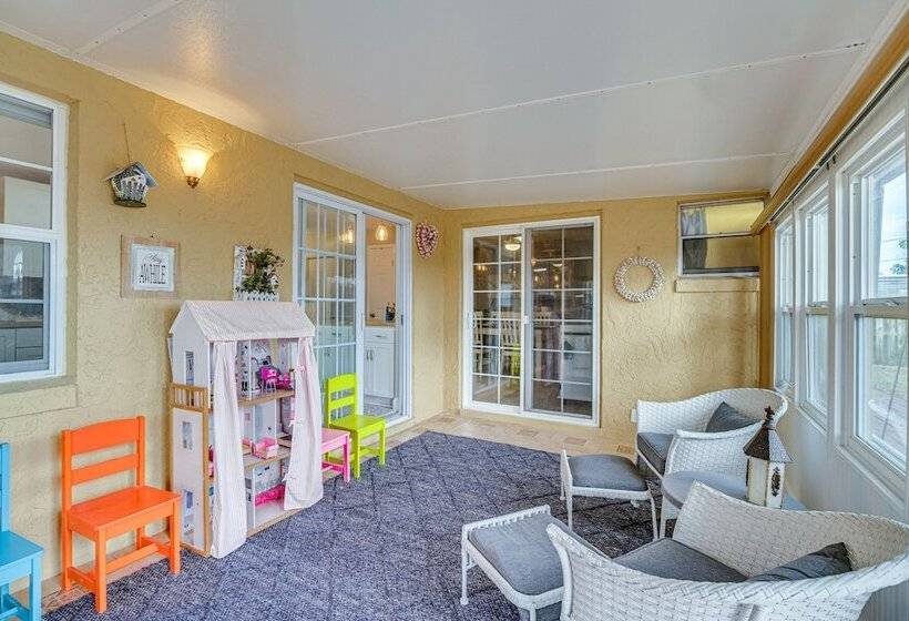 Lovely Merritt Island Home W/ Kayak + Fire Pit!