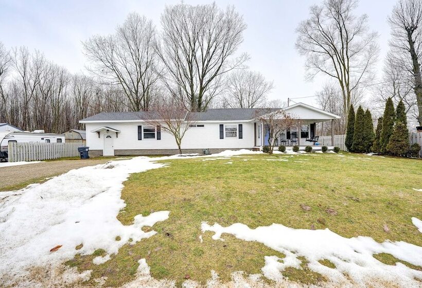 Cozy Family Retreat W/ Fireplace, Near Wineries!