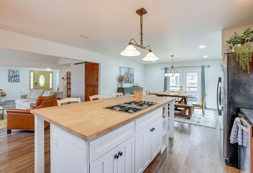 Cozy Family Retreat W/ Fireplace, Near Wineries!