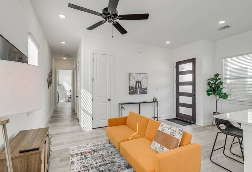 Modern Houston Vacation Rental, 8 Mi To Downtown!