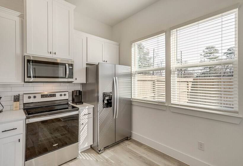 Modern Houston Vacation Rental, 8 Mi To Downtown!
