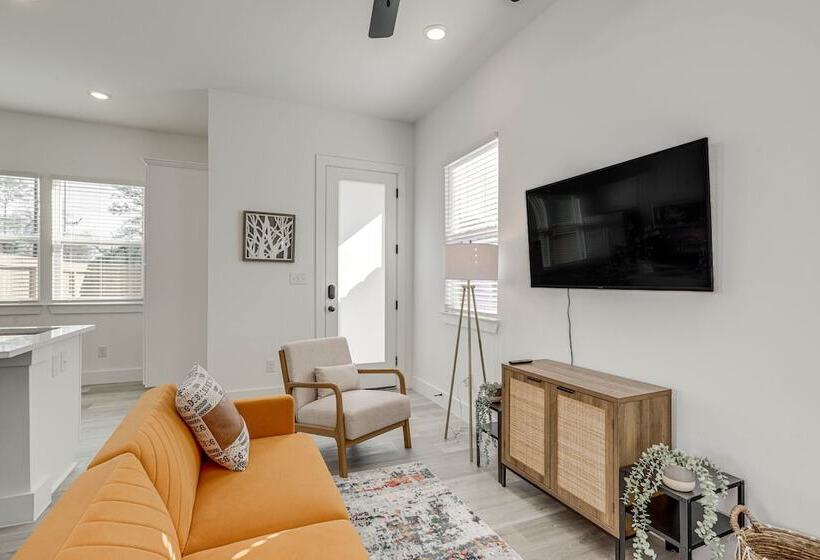 Modern Houston Vacation Rental, 8 Mi To Downtown!