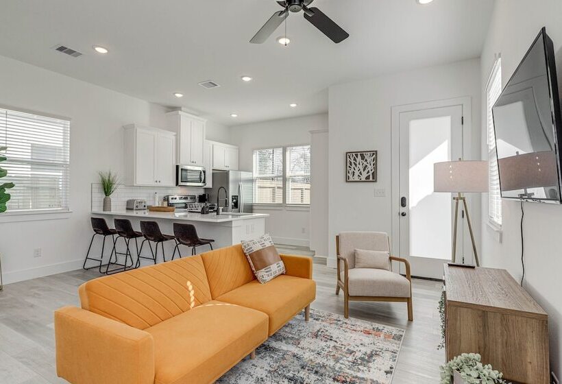 Modern Houston Vacation Rental, 8 Mi To Downtown!