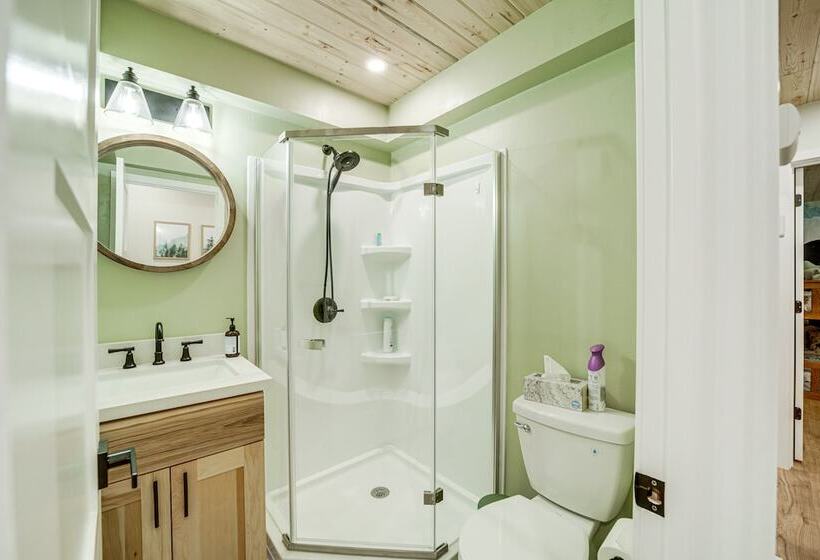 Modern Munds Park Retreat W/ Deck & Fire Pit!