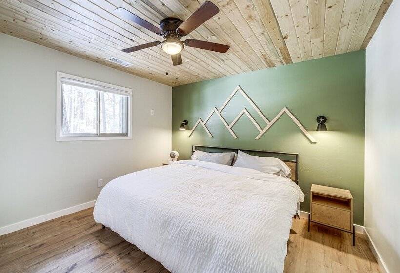 Modern Munds Park Retreat W/ Deck & Fire Pit!