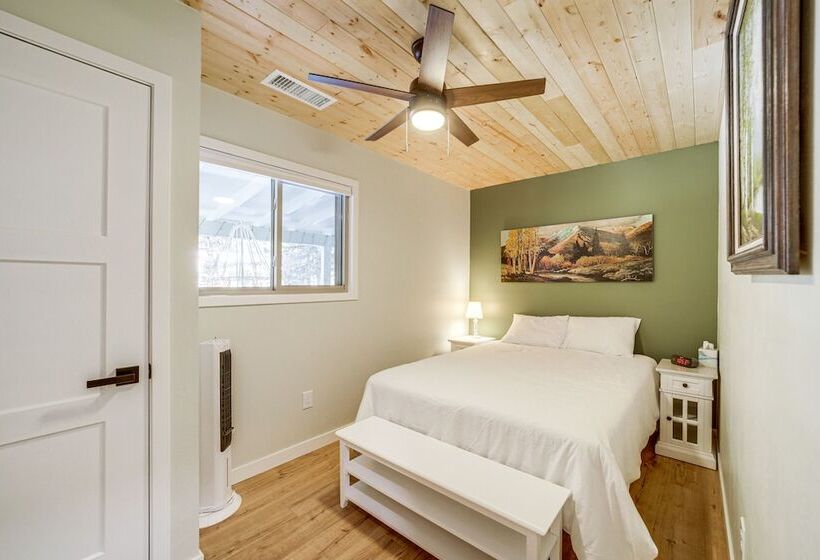 Modern Munds Park Retreat W/ Deck & Fire Pit!