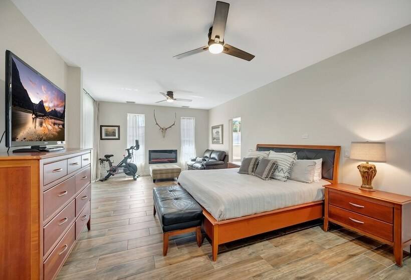 Naples Oasis W/ Pool, Playground, Office & Peloton