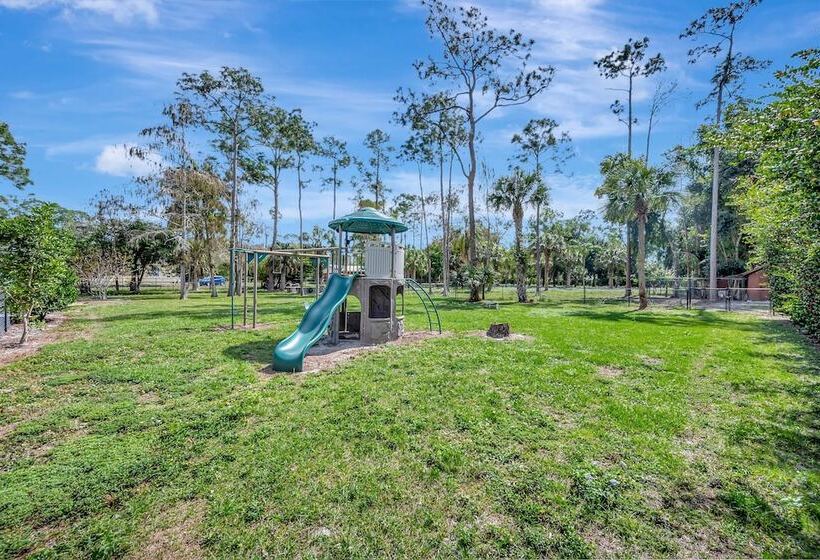 Naples Oasis W/ Pool, Playground, Office & Peloton