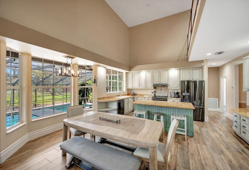 Naples Oasis W/ Pool, Playground, Office & Peloton