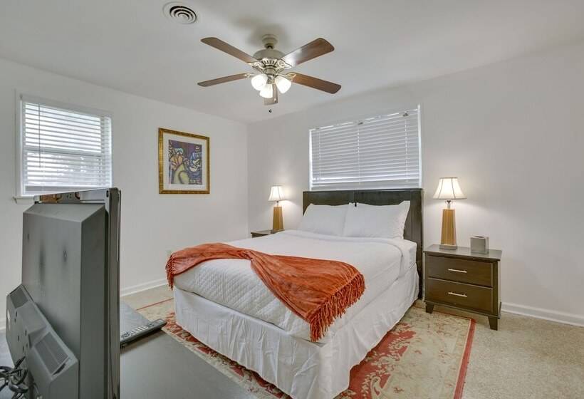 5 Mi To City Park: Charming Home Near Nola!