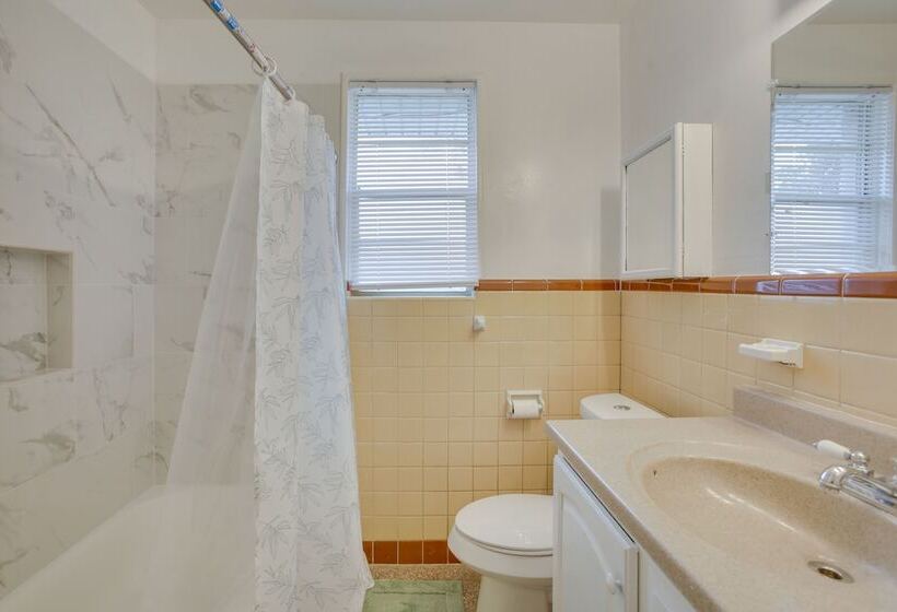 5 Mi To City Park: Charming Home Near Nola!