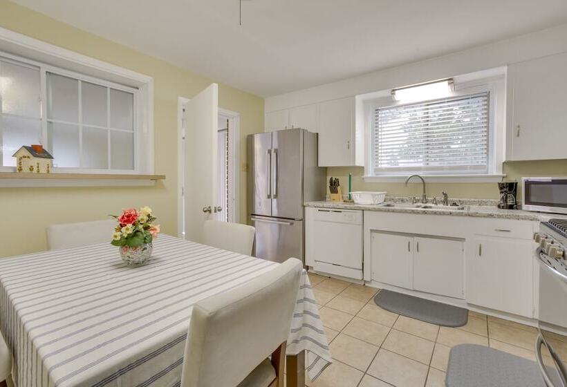 5 Mi To City Park: New Orleans Area Home