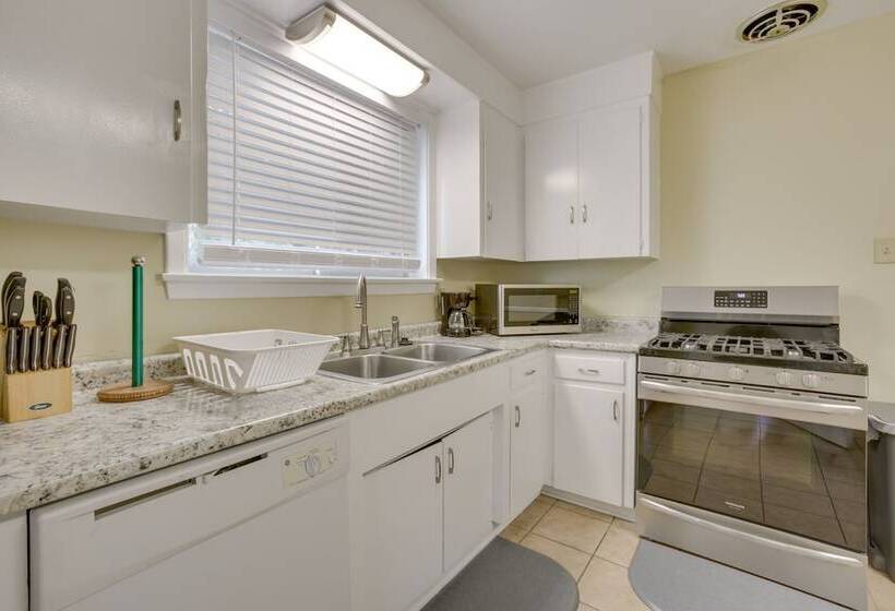 5 Mi To City Park: New Orleans Area Home