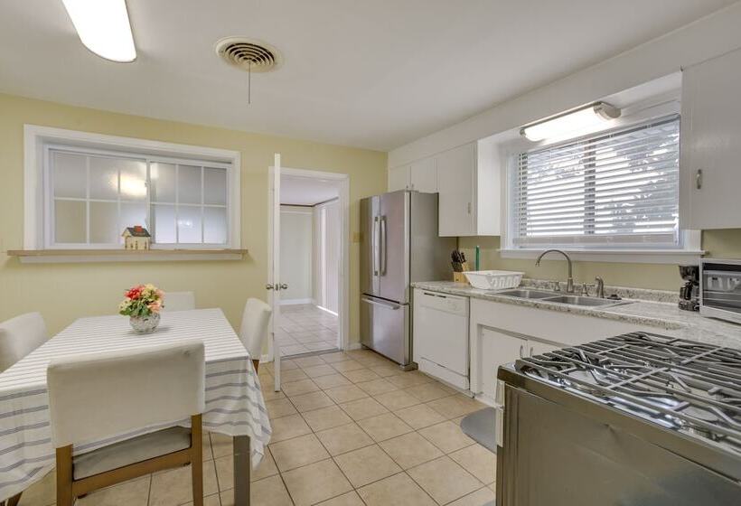 5 Mi To City Park: New Orleans Area Home