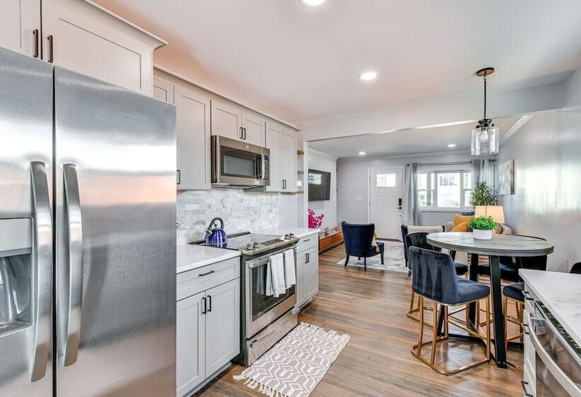 Newly Updated Home ~ 3 Mi To Downtown Charlotte!