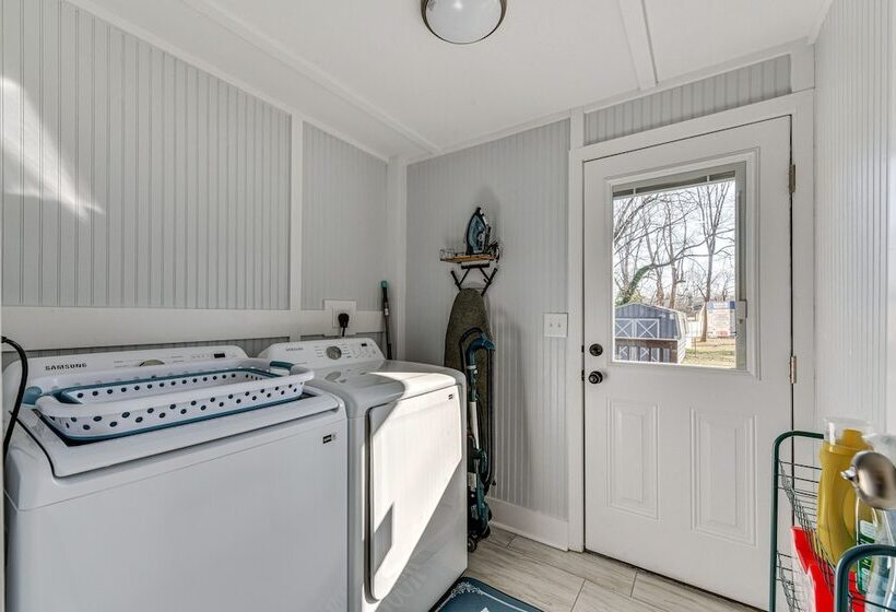 Newly Updated Home ~ 3 Mi To Downtown Charlotte!