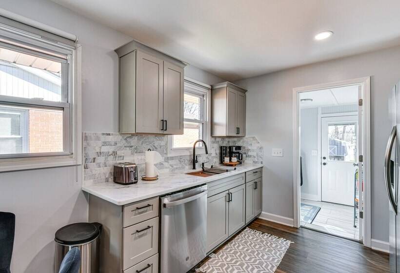 Newly Updated Home ~ 3 Mi To Downtown Charlotte!