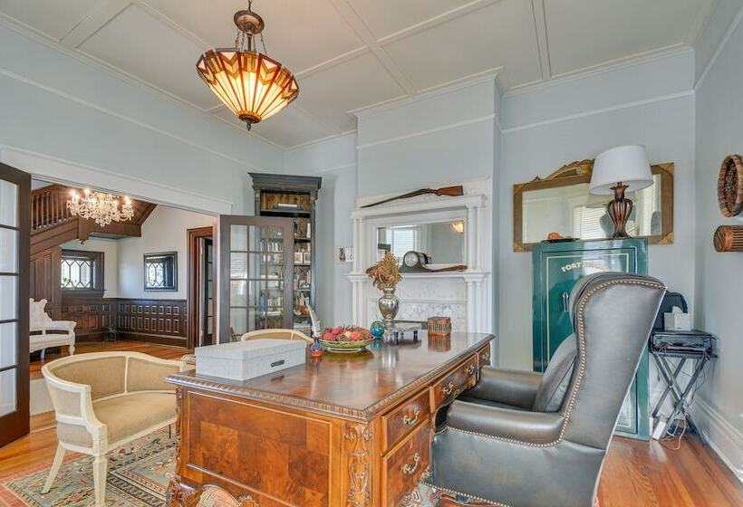 Opulent Home In Spring Hope W/ Pool & Hot Tub!