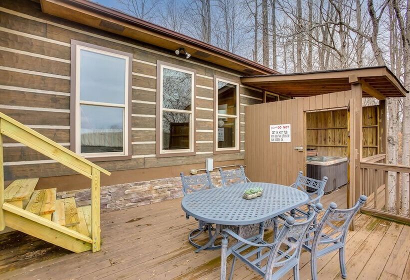 Peaceful Celina Cabin W/ Hot Tub & Lake View!