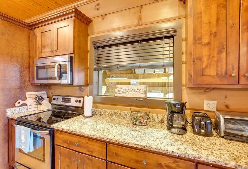 Peaceful Celina Cabin W/ Hot Tub & Lake View!