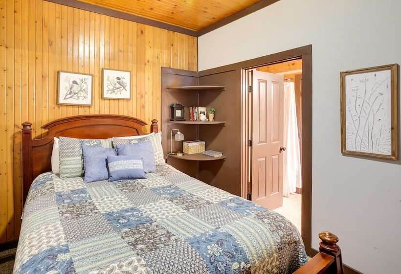 Peaceful Celina Cabin W/ Hot Tub & Lake View!